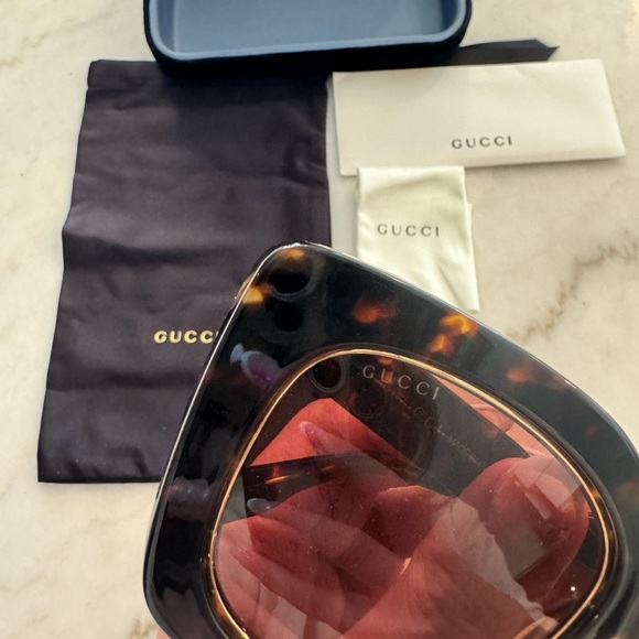 NEW GUCCI OVERSIZED SUNGLASSES main image 9
